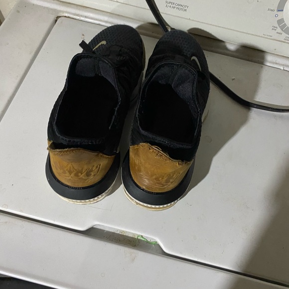 Nikes - Picture 4 of 4